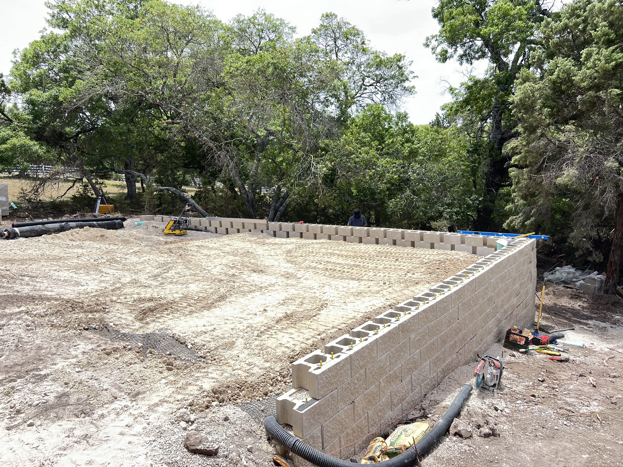 Building a retaining wall using blocks