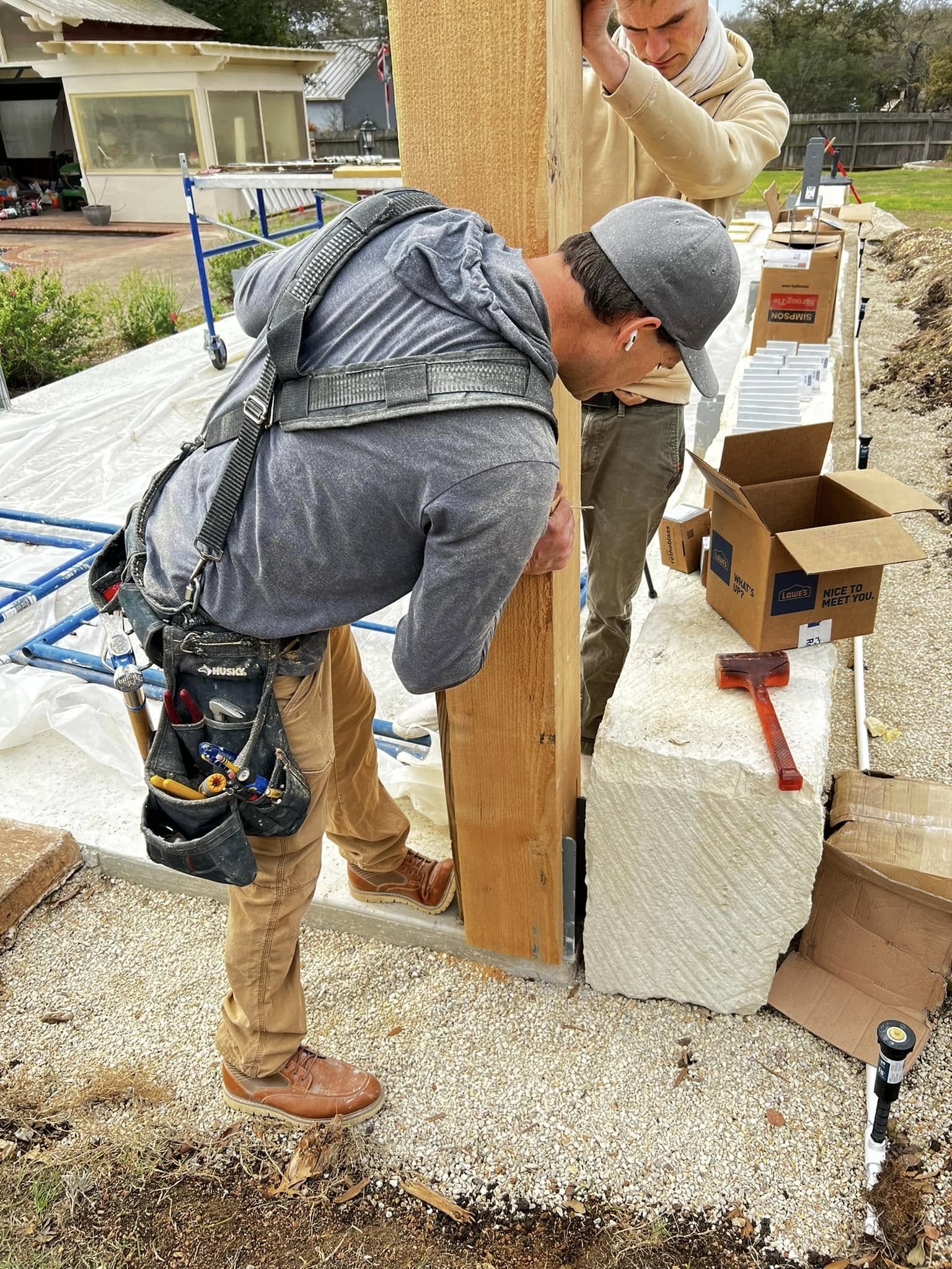 worker setting the post in a residential pavillion